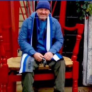 Meet your Posher, Dennis